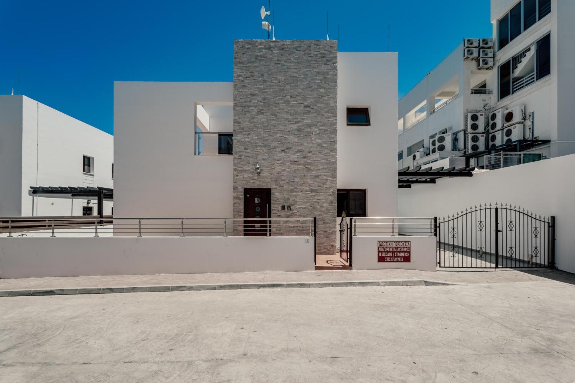 Seafront Villa Protarász
